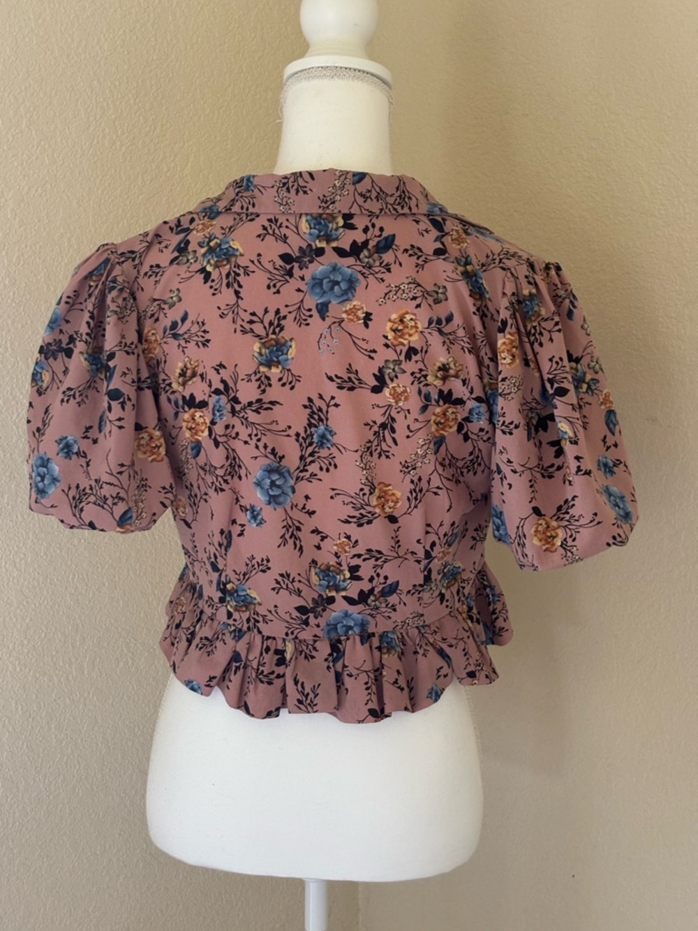 Mauve Floral Ruffle Crop Top with Button Front - Picture 3 of 6